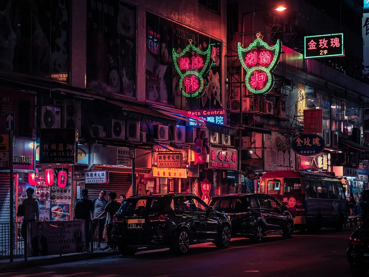 Neon vs LED: How Modern Signage Changes Your Night Photography